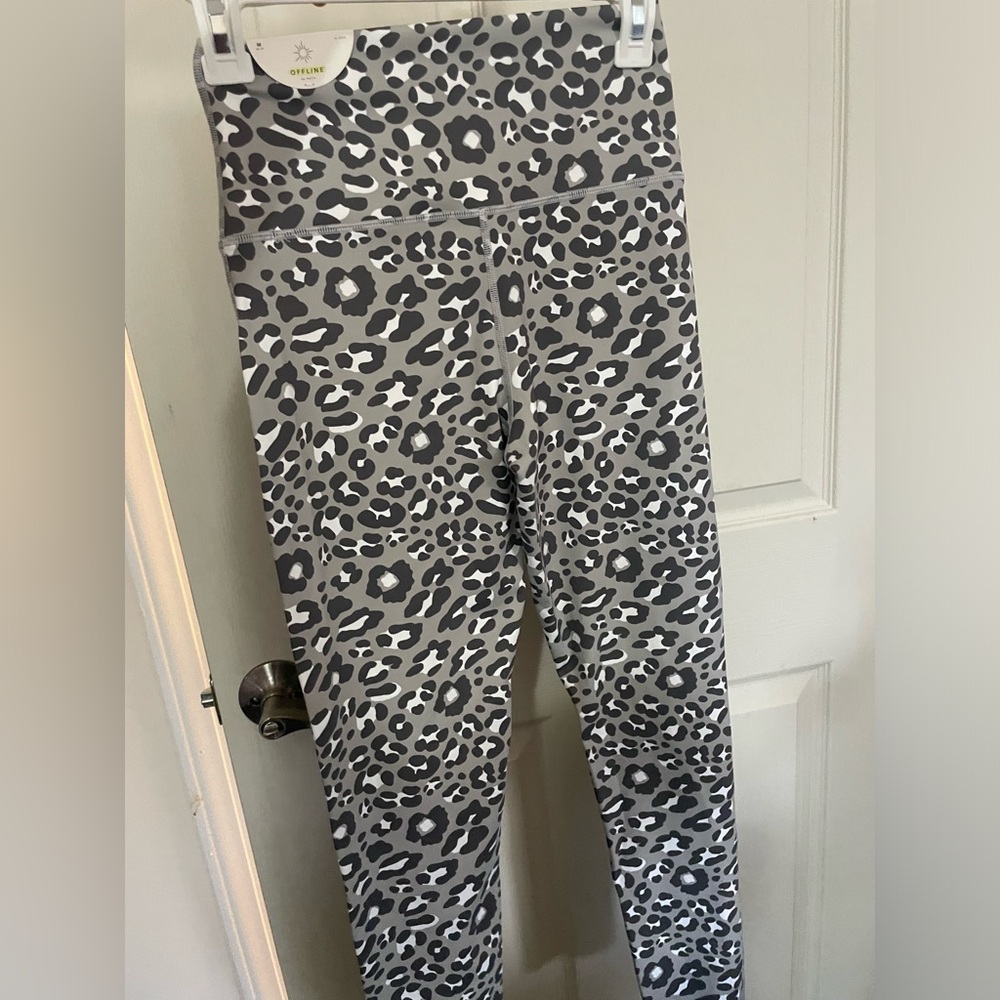 AERIE Offline Zebra print leggings size Medium